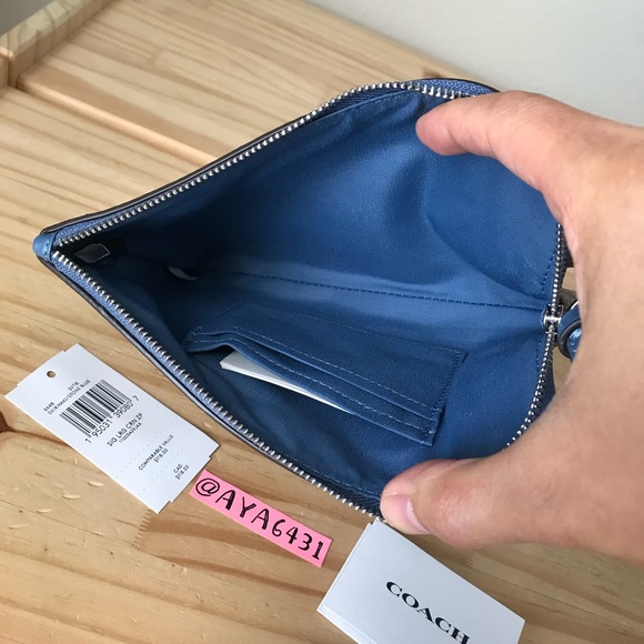 Coach large wristlet๐๐ - Picture 5 of 8